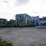Far West � Situato all�interno dell�area del Quartierino, ma separato da tutto il resto dai binari delle Ferrovie Appulo Lucane, si trova un piccolo agglomerato di antiche e diroccate case soprannominato il �Far West�. Un fazzoletto di terra che si affaccia su via Cifarelli, dove tra numerose edicole votive, campi di calcio improvvisati e allevamenti di polli, vivono un centinaio di persone